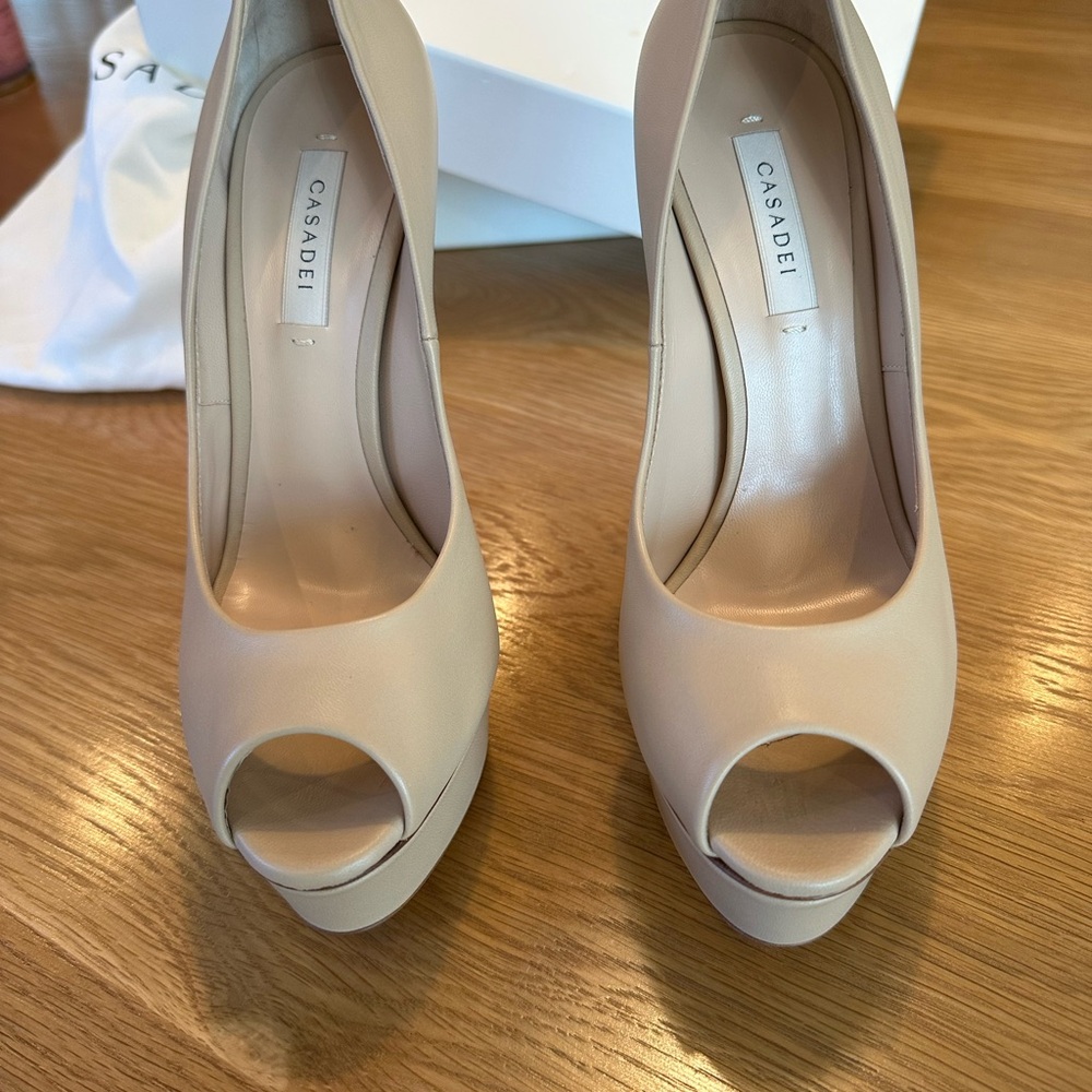 Casadei NWT Beige Peep Toe Platform Pumps Heels Size 37 1/2 - Picture 2 of 5